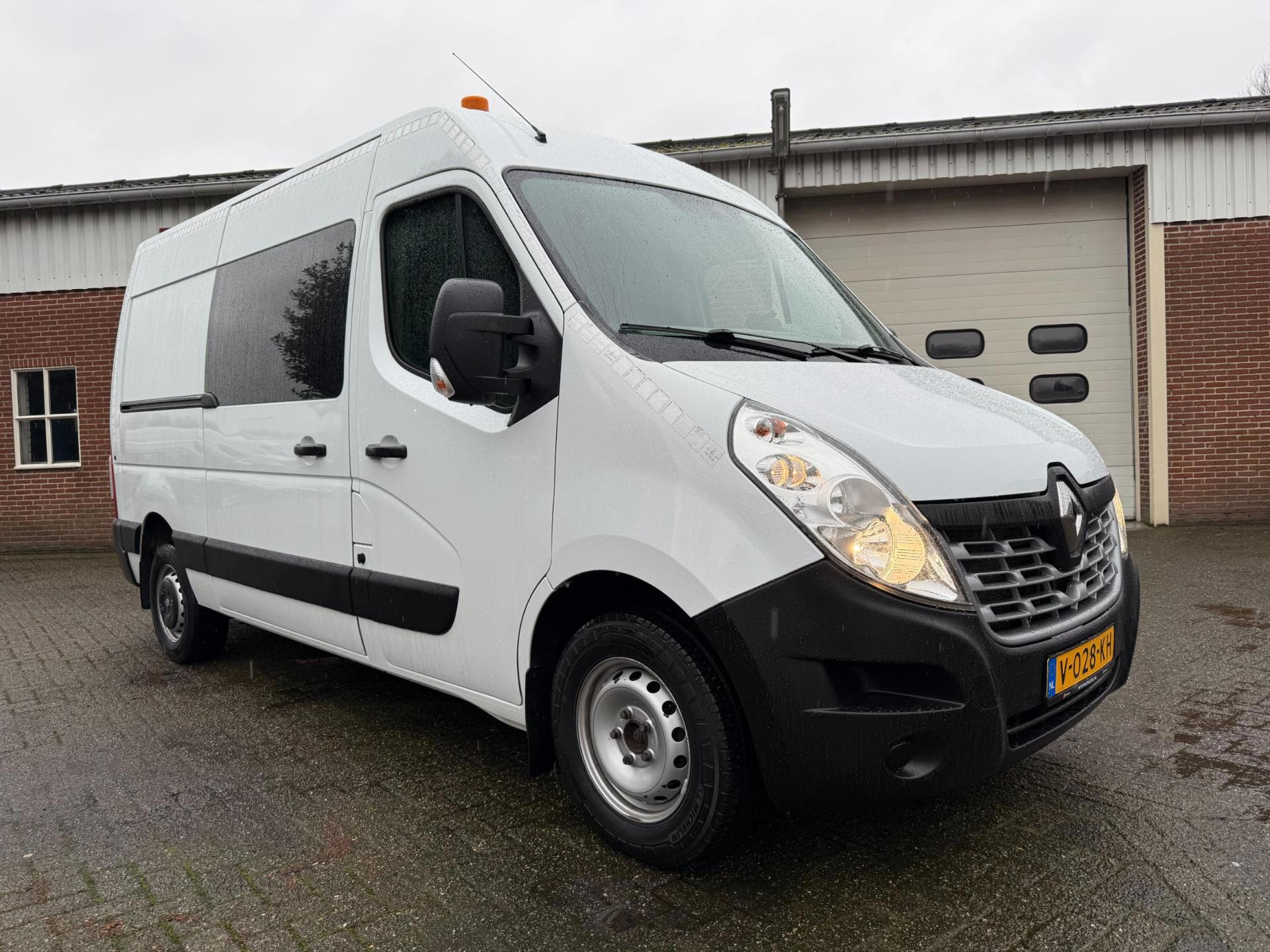42161441-25.jpg