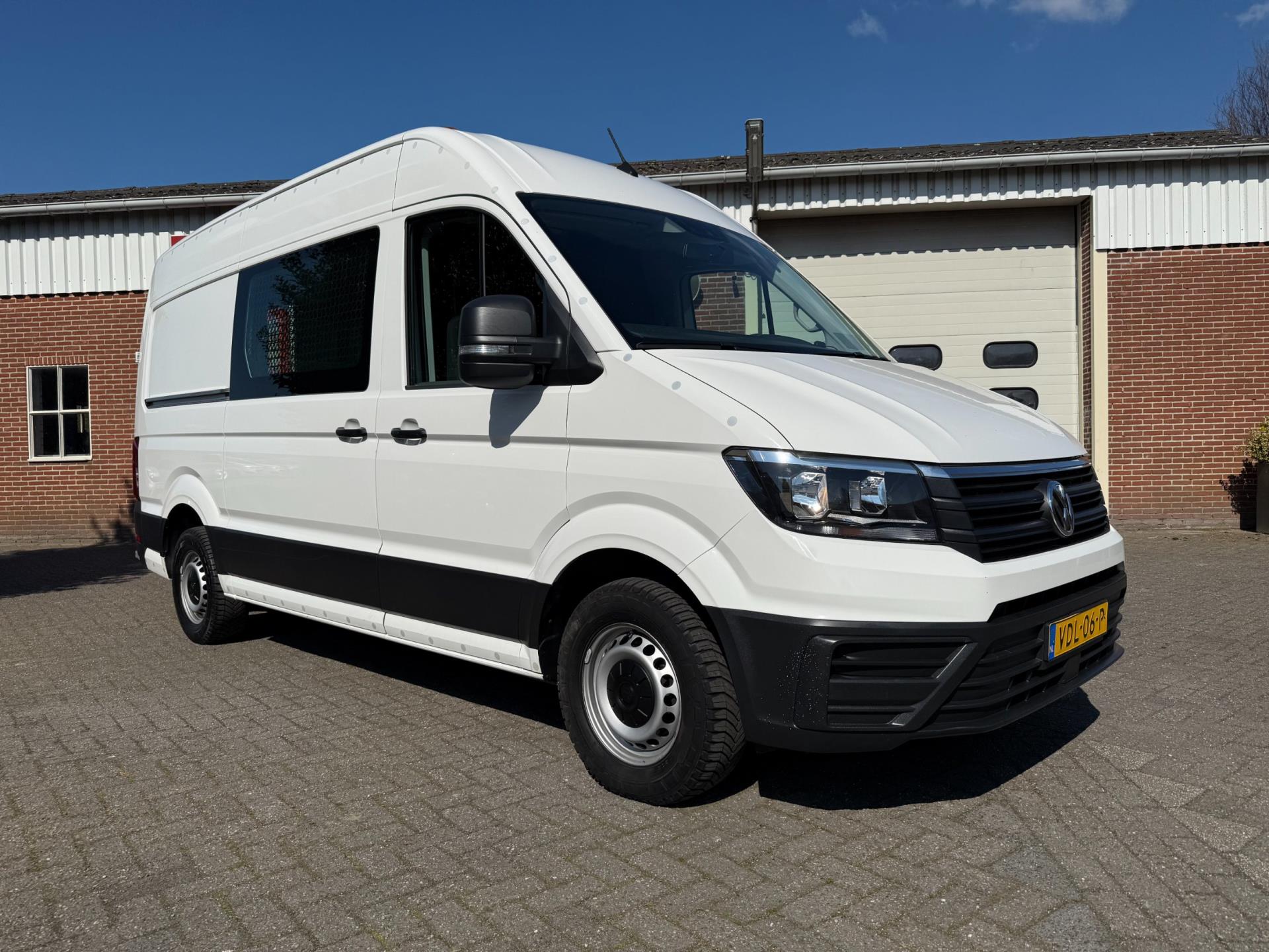 44917623-24.jpg