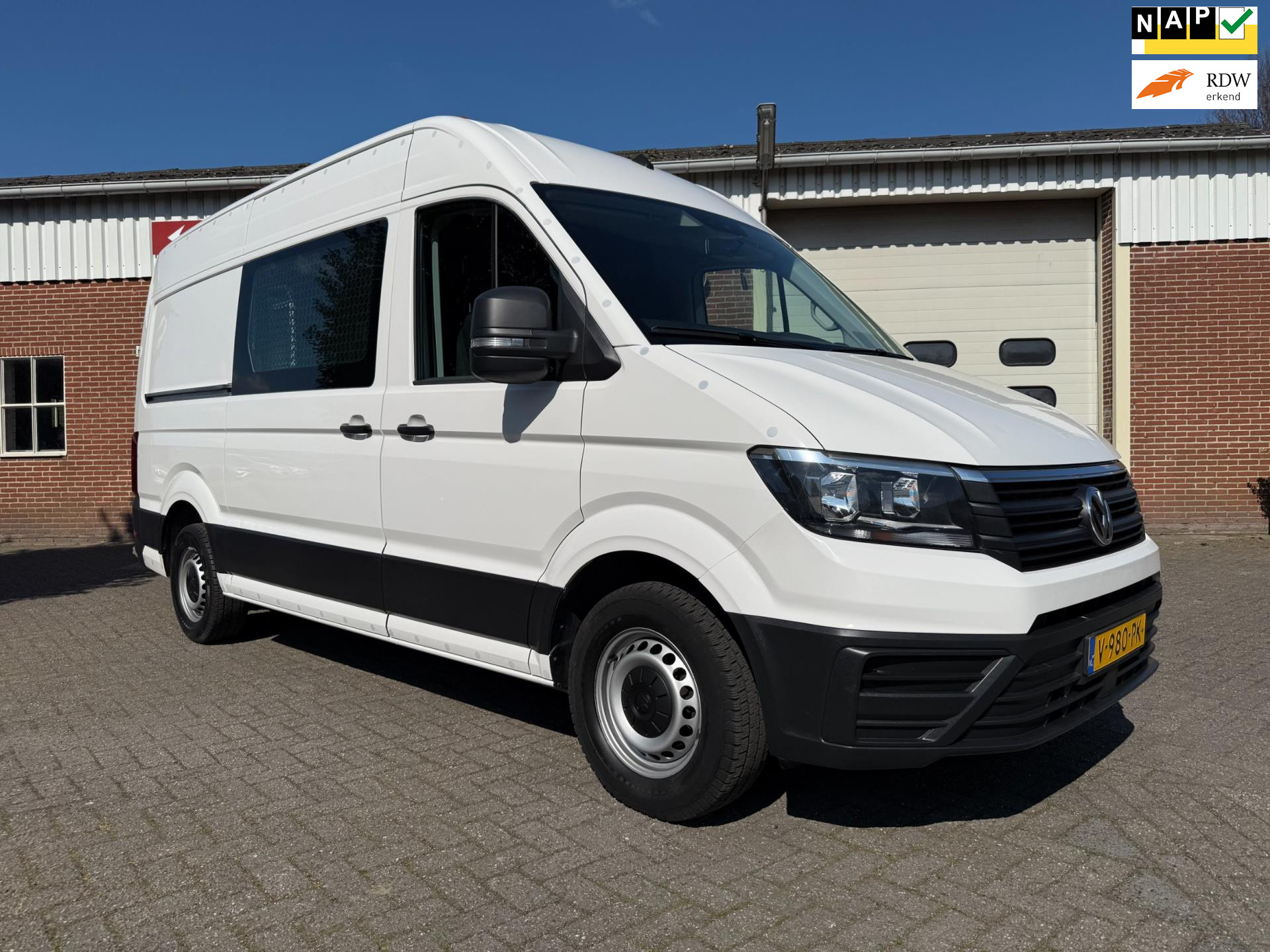 44917623-24.jpg