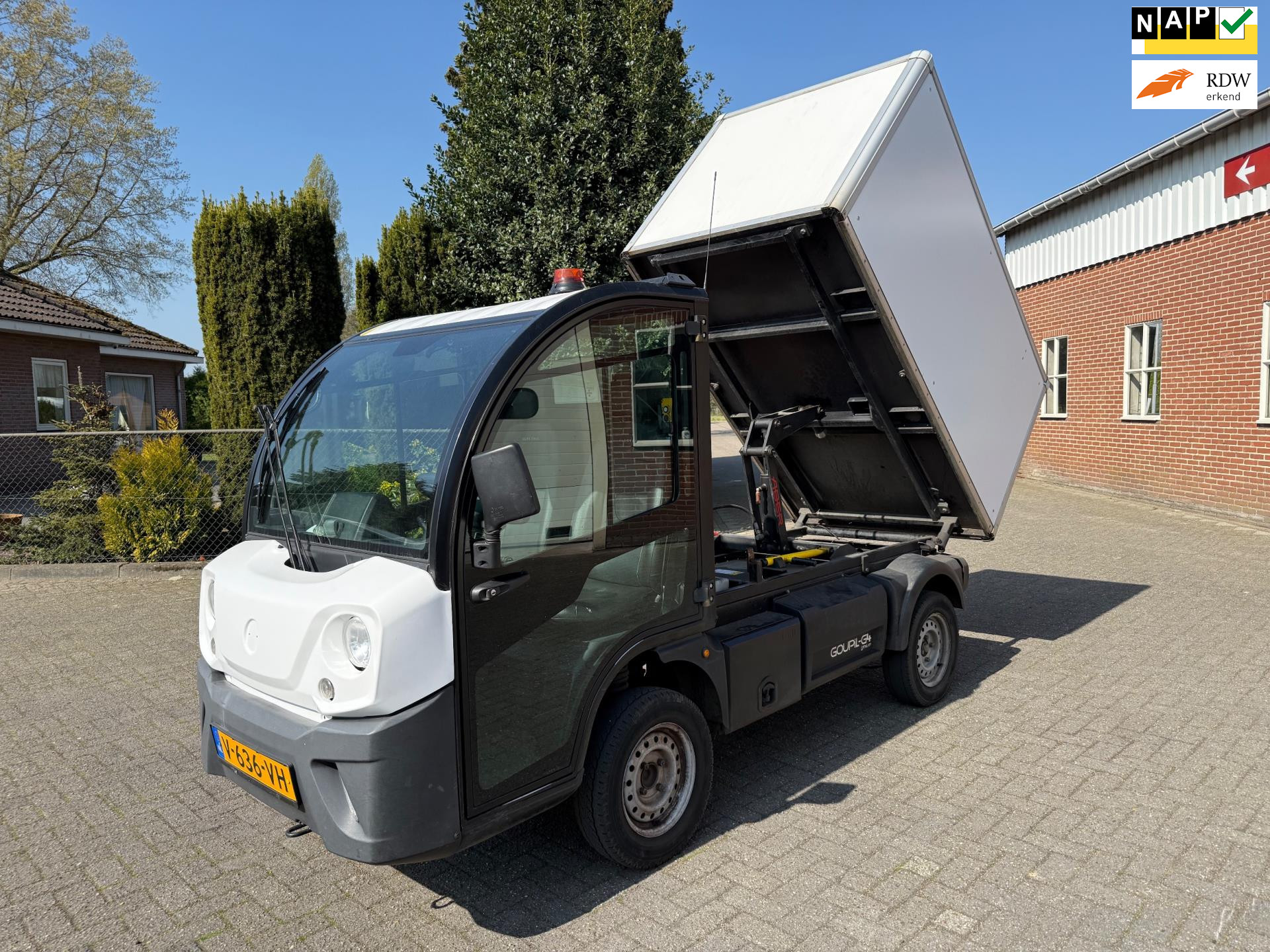 44160289-25.jpg