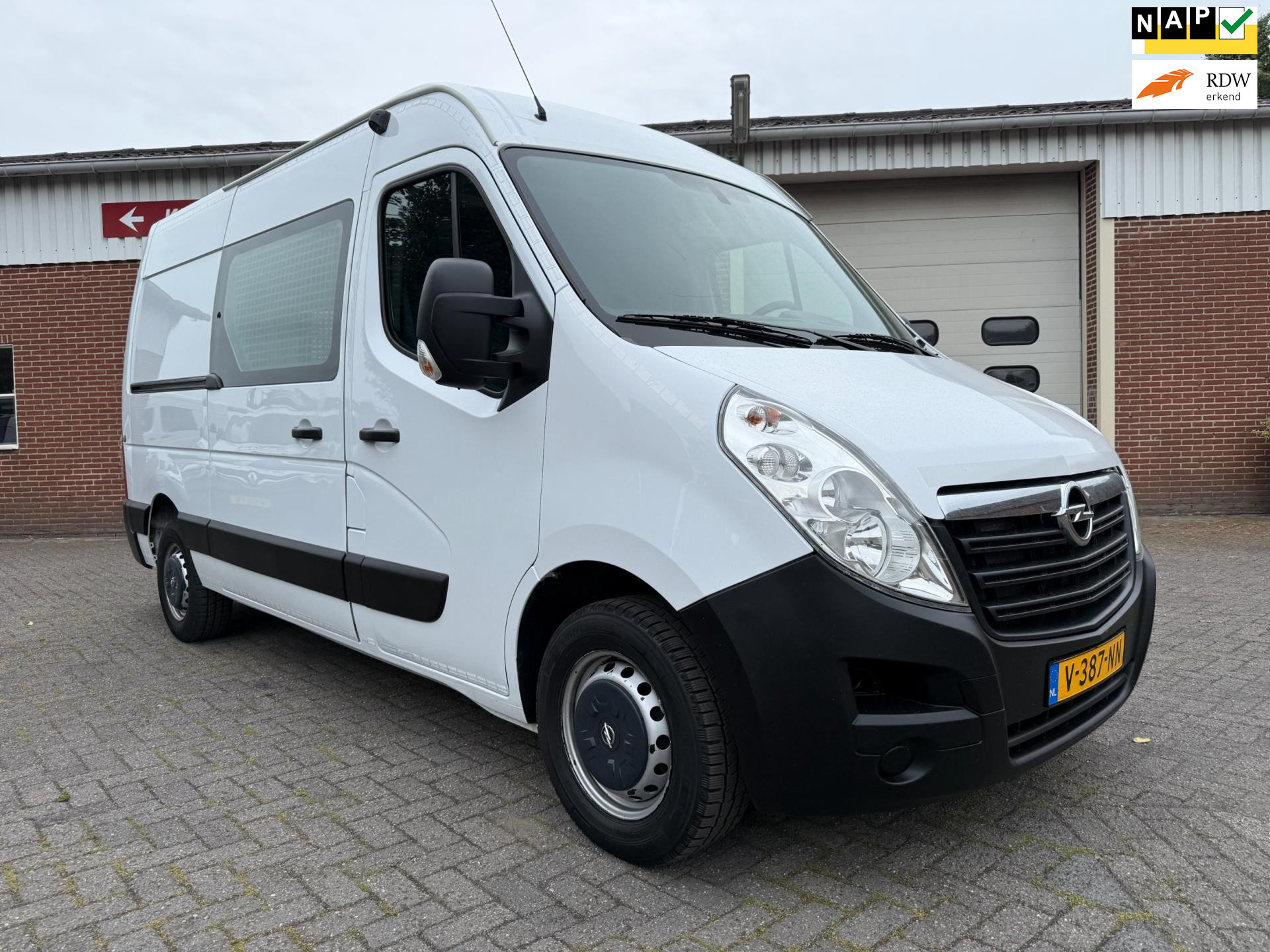 47716314-24.jpg