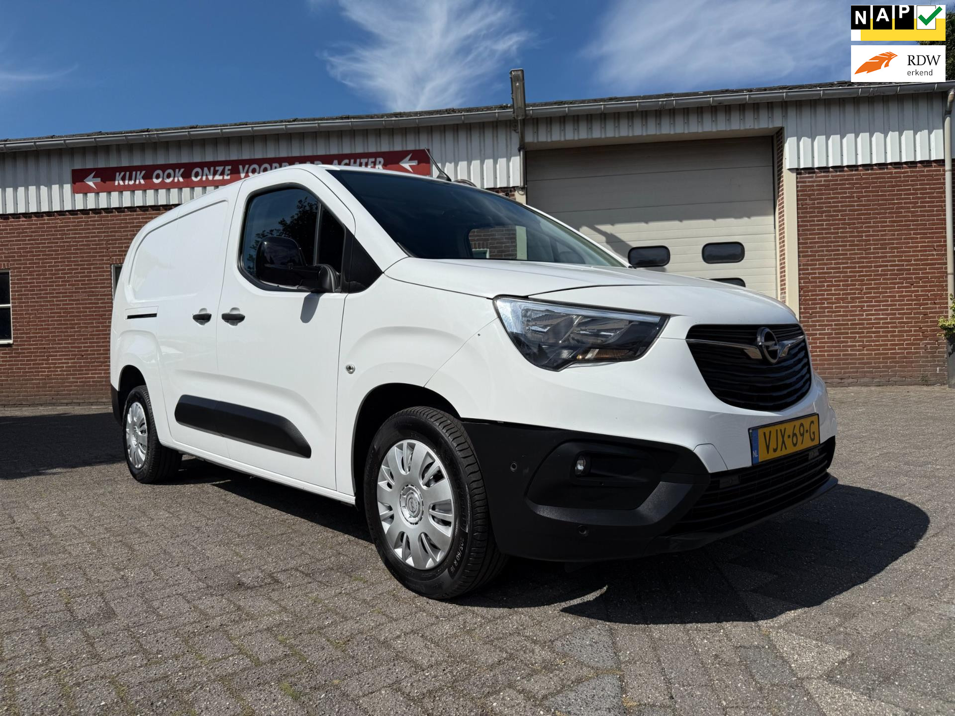 44518635-27.jpg