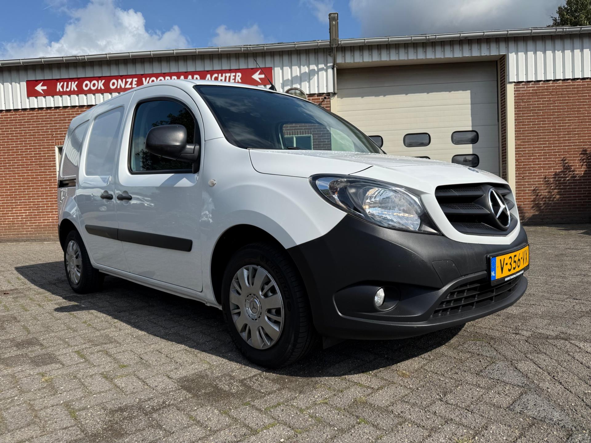 42161441-25.jpg