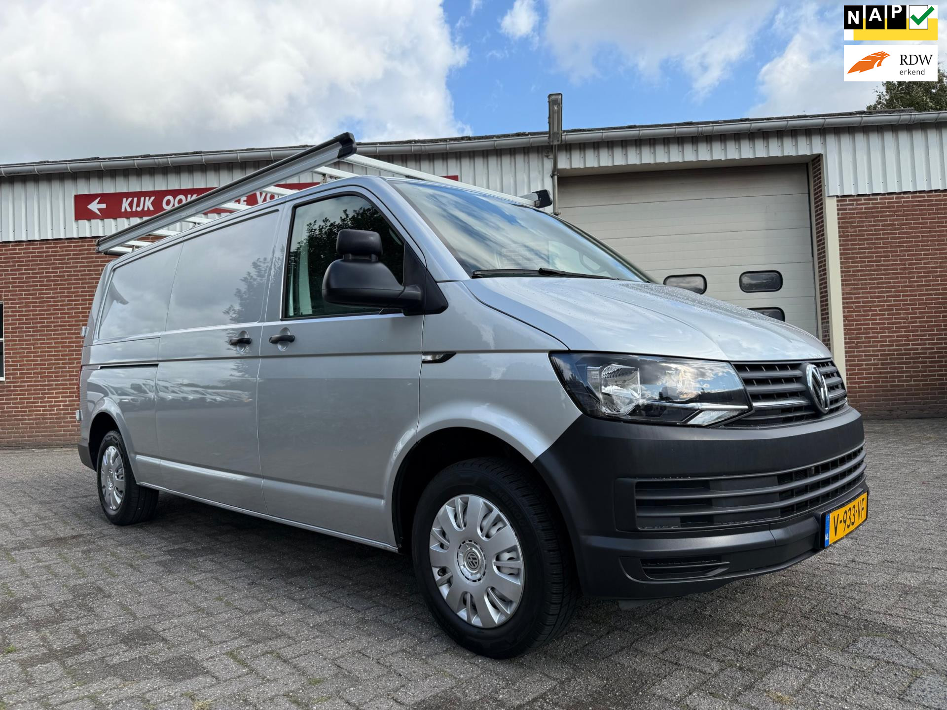 47716314-24.jpg