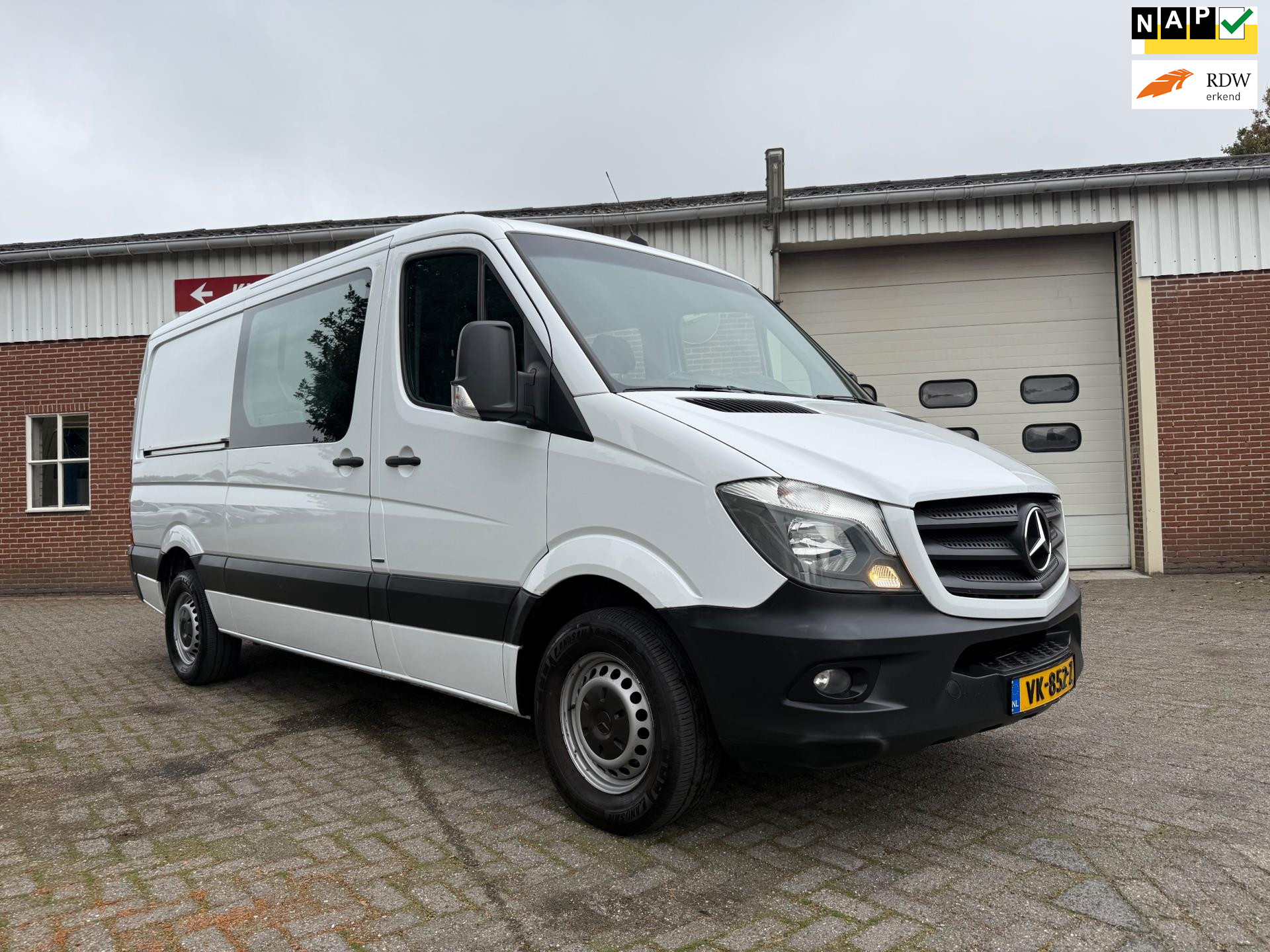 45179216-28.jpg