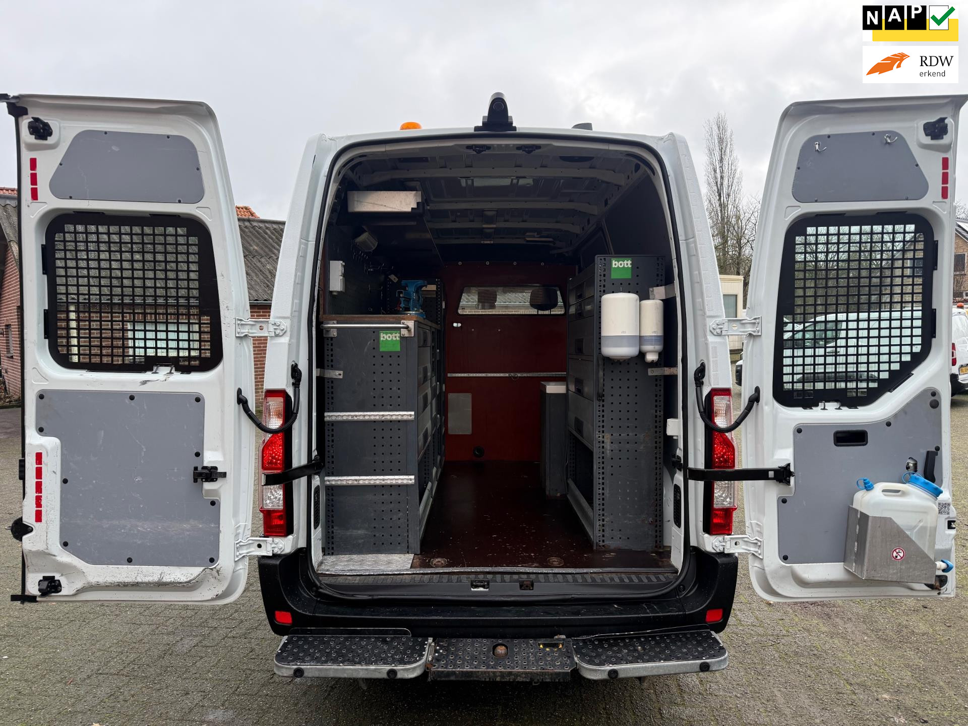 49844124-21.jpg