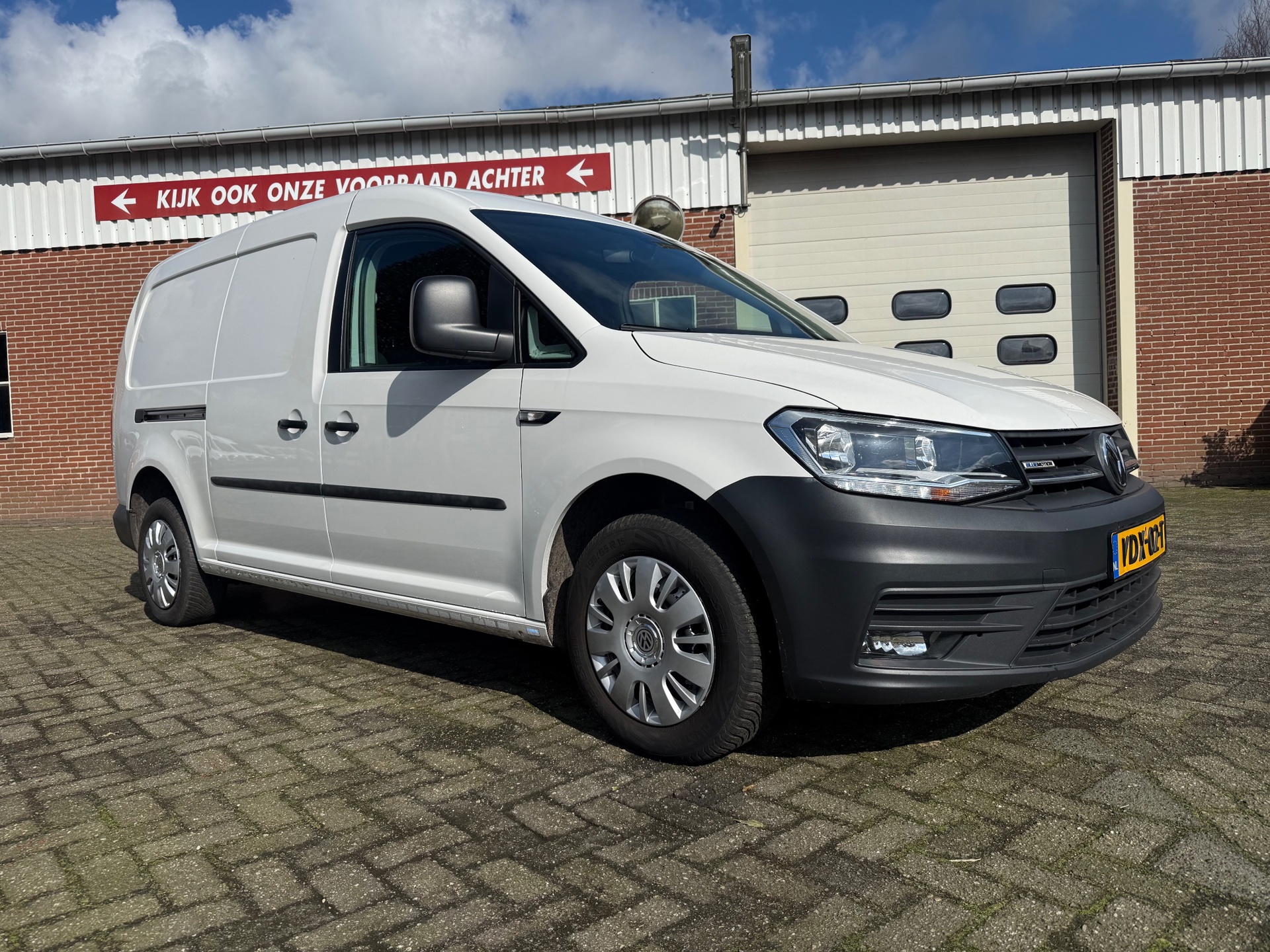 49969831-23.jpg