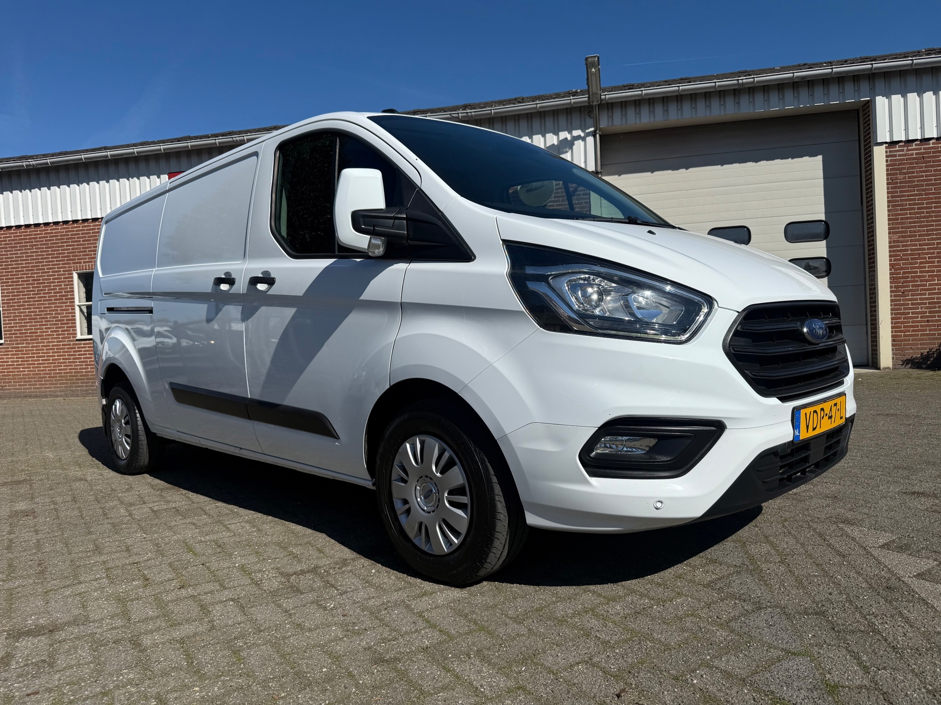 52080932-23.jpg