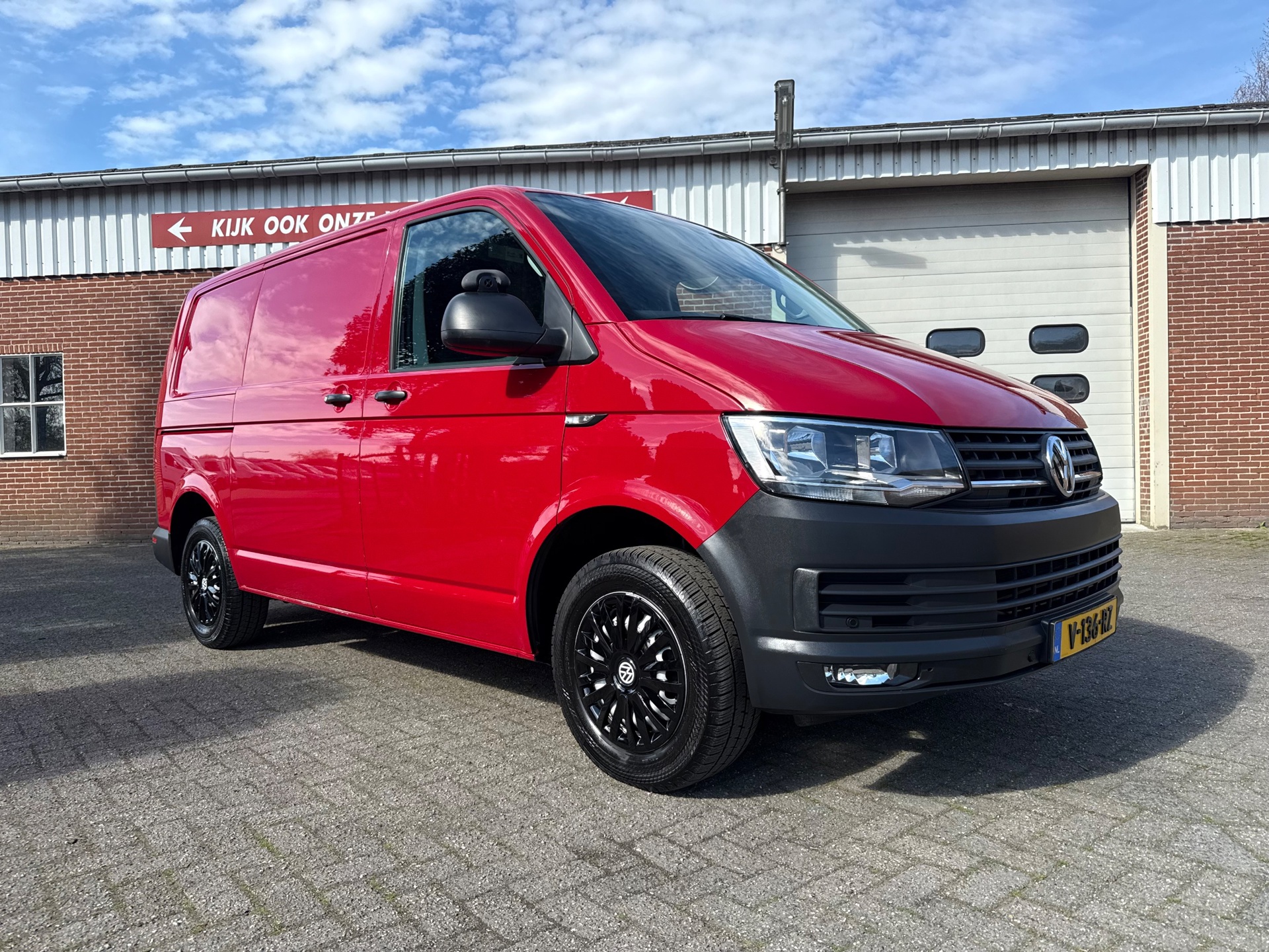 54697926-24.jpg
