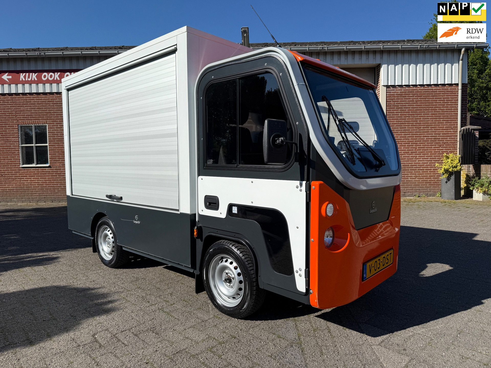 55607557-19.jpg