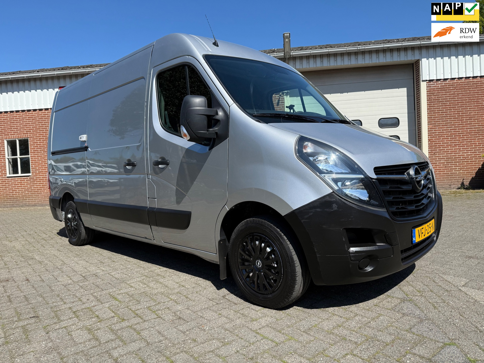 54763416-22.jpg