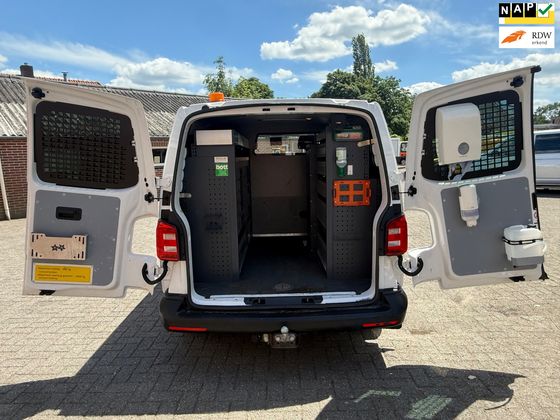 55402639-23.jpg